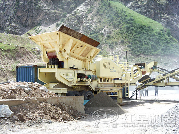 HX1349HD125輪胎式移動破碎站生產現場 HX1349HD125輪胎式移動破碎站生產現場