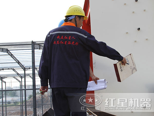 技術(shù)人員指導(dǎo)設(shè)備的安裝 技術(shù)人員指導(dǎo)設(shè)備的安裝