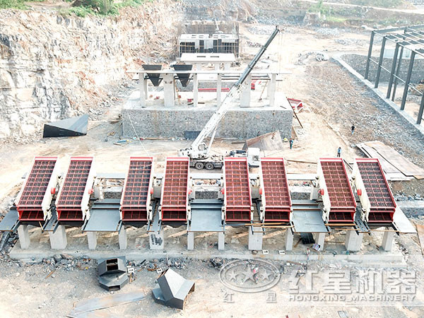 振動篩安裝、調(diào)試現(xiàn)場