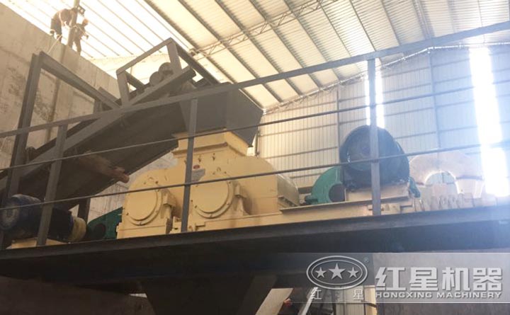 對輥制沙機安裝、調(diào)試現(xiàn)場