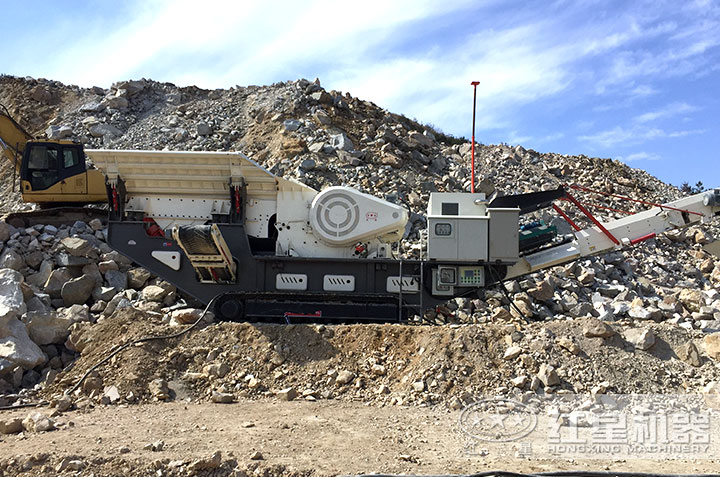 履帶式顎式破碎機作業(yè)現(xiàn)場 履帶式顎式破碎機作業(yè)現(xiàn)場