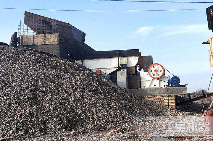 69顎破機(jī)現(xiàn)場(chǎng)作業(yè)圖