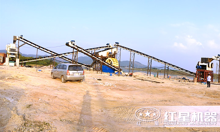 小型碎沙機(jī)制砂現(xiàn)場(chǎng) 小型碎沙機(jī)制砂現(xiàn)場(chǎng)