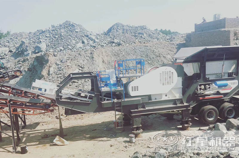 石灰石移動制砂生產線現(xiàn)場